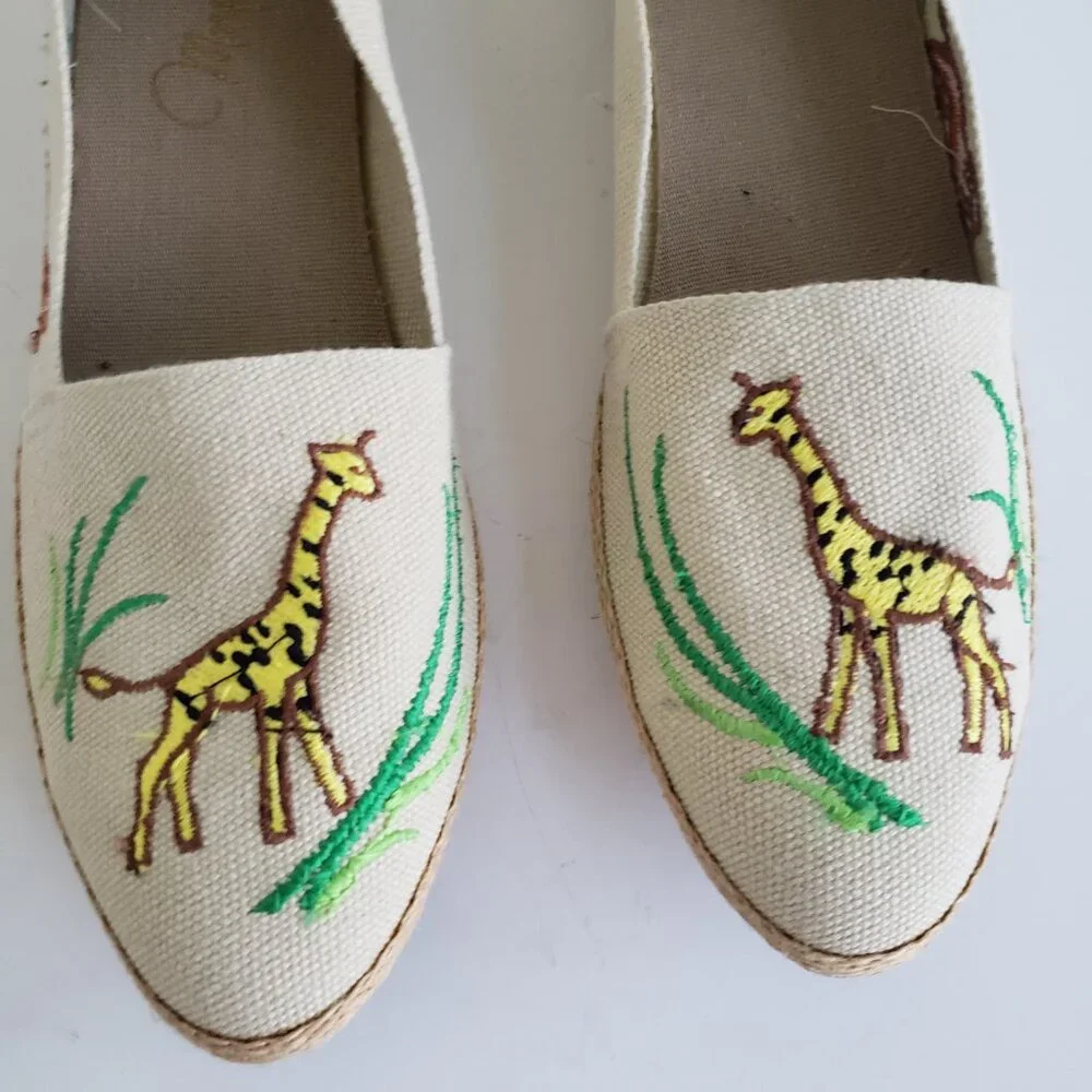 Vintage 70s/80s Margery Wind by Beacon wild animals embroidered canvas shoes